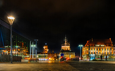 Fototapeta premium Beautiful illuminated cityscape of Old Town district in Gdansk, Poland