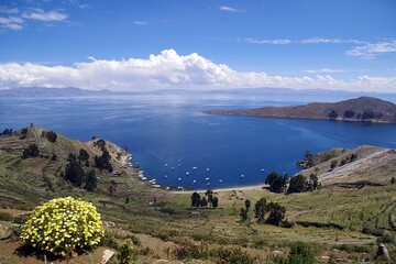 チチカカ湖に浮かぶインカ帝国はじまりの島【太陽の島】からの眺め