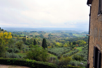 Charakterystyczne malownicze krajobrazy Toskanii z okolic San Gimignano