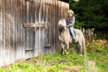 Obraz premium Icelandic horse riding. Rider has werewolf theme outfit