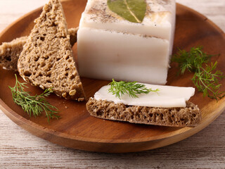 Hard pork fatback with spices