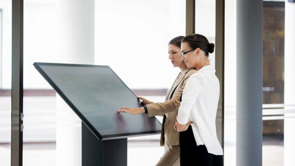 A broker or consultant for the purchase or rental of real estate advises a client. The concept of...