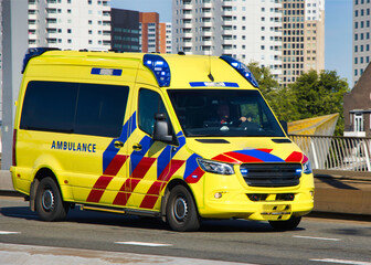 Rettungswagen im Einsatz (Symbolbild)