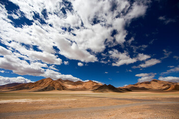 Naklejka premium The desolate Ngari region of Tibet and the Xinjiang-Tibet Highway