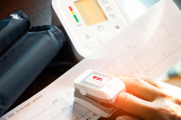 Concept of blood oxygen level measurement, abnormal heart function detection, annual health check-up