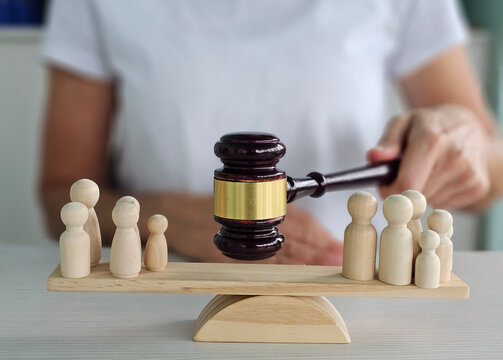 Resolution of the conflict of the parties in court. Fair dispute resolution. Impartial arbiter