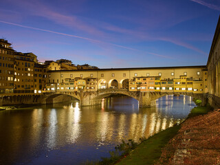 Obraz premium Ponte Vecchio at dusk in Florence, Italy
