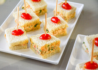 Mini sanduíche de atum