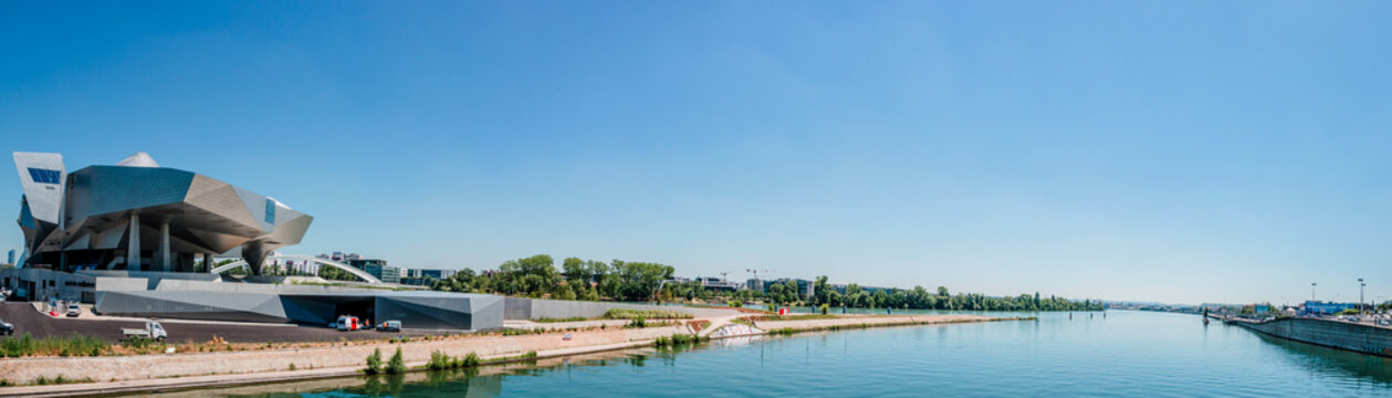 Panorama du Mus&eacute;e des Confluences &agrave; la pointe de la confluence du Rh&ocirc;ne et de la Sa&ocirc;ne &agrave; Lyon