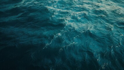 Obraz premium Ocean's Embrace: A mesmerizing expanse of deep blue ocean, with dynamic waves and textures, invites contemplation and evokes the raw power and beauty of the sea. 