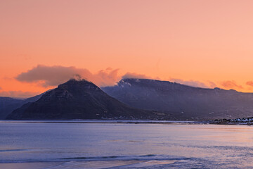 Obraz premium sunrise over the mountains, Hout Bay, Cape Town.