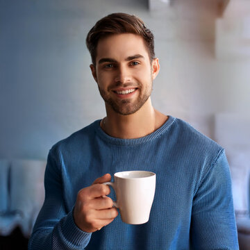 La persona tomando un caf&eacute;