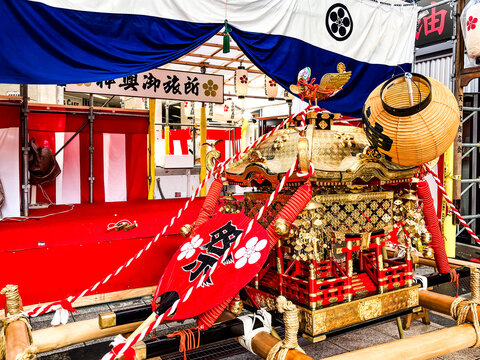 神輿飾り」の写真素材 | 308件の無料イラスト画像 | Adobe Stock