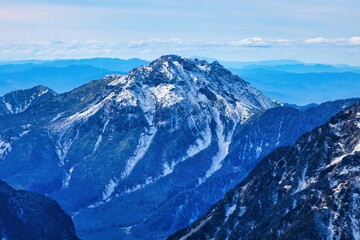 冠雪の北アルプスの焼岳