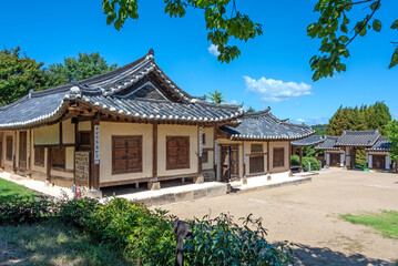 김정희 선생 고택의 전경, 18세기 건립, 충청남도 문화유산-Exterior view of the...