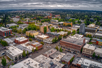 Fototapeta premium Aerial View of Salem, Oregon during Summer