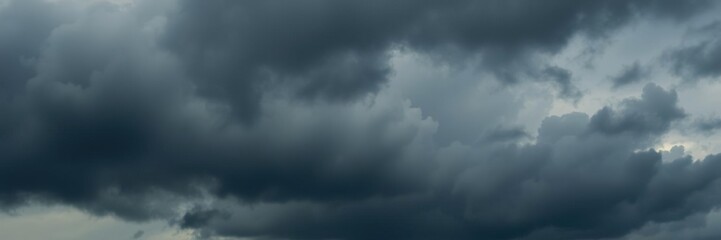 Obraz premium Dark clouds with smoldering embers suspended in the air, fiery plume, flaming clouds