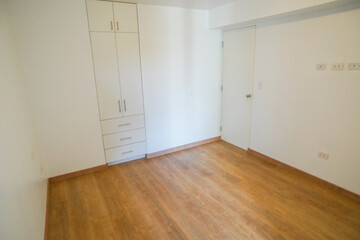habitacion de departamento con closet empotrado o incorporado, con acabdos en melamina en...