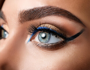 Obraz premium Geschminnktes weibliches Auge