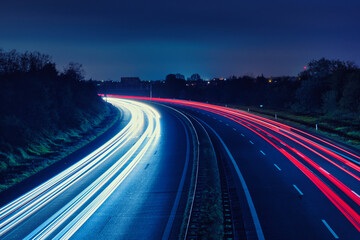 Langzeitbelichtung - Autobahn - Strasse - Traffic - Travel - Background - Line - Ecology - Highway - Long Exposure - Motorway - Night Traffic - Light Trails - High quality photo	