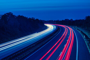 Langzeitbelichtung - Autobahn - Strasse - Traffic - Travel - Background - Line - Ecology - Highway - Long Exposure - Motorway - Night Traffic - Light Trails - High quality photo	