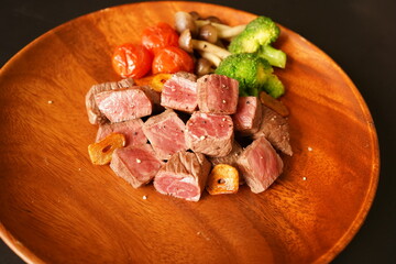 牛赤身肉ステーキ＆サイコロステーキ