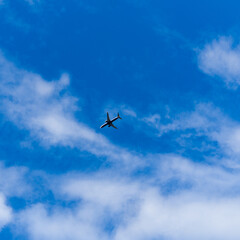 Sky crossed by airplanes, where you can see their wake as they pass