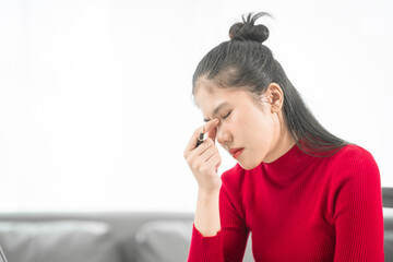 A businesswoman sits at her desk, stressed and anxious while looking at her laptop. She talks online, analyzes tasks, and struggles to plan effectively, battling pessimism and work pressure.