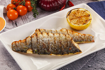 Grilled seabass fillet with lemon