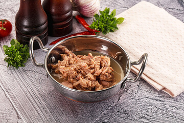 Canned tuna preserve for salad
