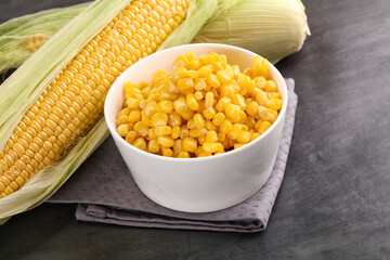Canned sweet young corn grain