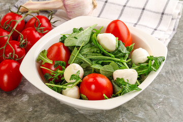 Salad with mozzarella and arugula