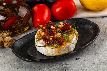 Baked camembert cheese with honey