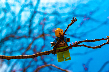 Naklejka premium Lego man figurine hanging on tree