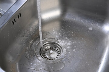Lifehacks; Cleaning kitchen sink with baking soda to keep sinks draining well and prevent clogs    