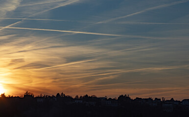 Vue panoramique de ville au coucher du soleil	