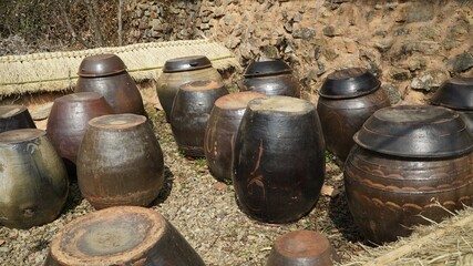 Obraz premium Jars in the backyard of a traditional Korean house