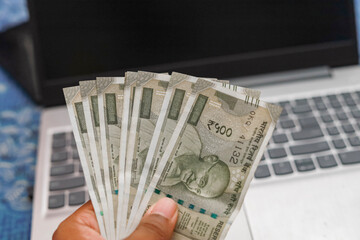 Online income Indian Money 500 Rupees With Laptop