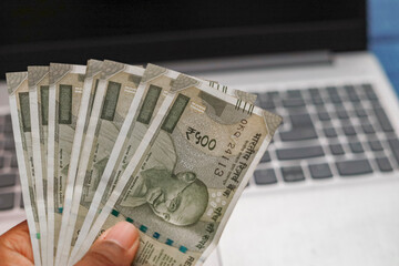 Online income Indian Money 500 Rupees With Laptop