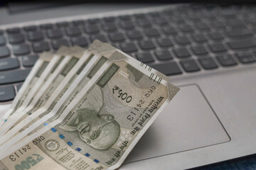 Online income Indian Money 500 Rupees With Laptop