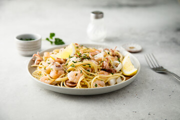 Spaghetti with seafood, parsley and lemon