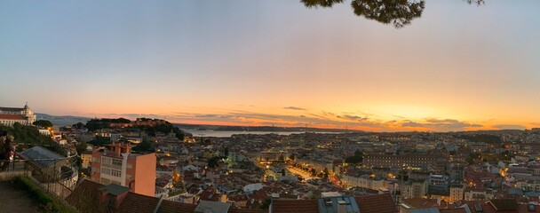 Vue panoramique de Lisbonne le soir