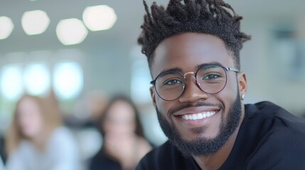 Obraz premium A man with a beard and glasses is smiling