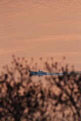 夕日に染まる海