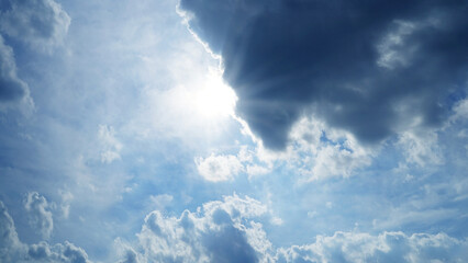 Fototapeta premium Vivid Skies with Sunlight and Clouds
