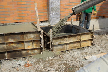 construction of concrete reinforced with steel, and masonry walls, bricks
