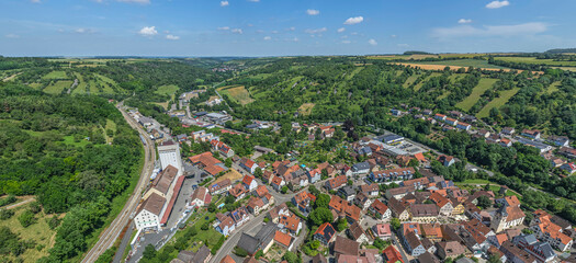Das romantische Städtchen Niederstetten im Main-Tauber-Kreis in Baden-Württemberg von oben