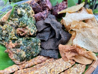 Fried vegetable with baked tempeh and wild yam and black dried pork