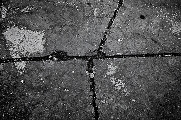 Obraz premium Cracked Concrete Surface: A Study in Texture and Decay