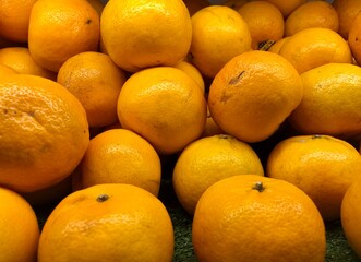 Mandarin oranges in the supermarket in close-up photos can be used as a background for oranges